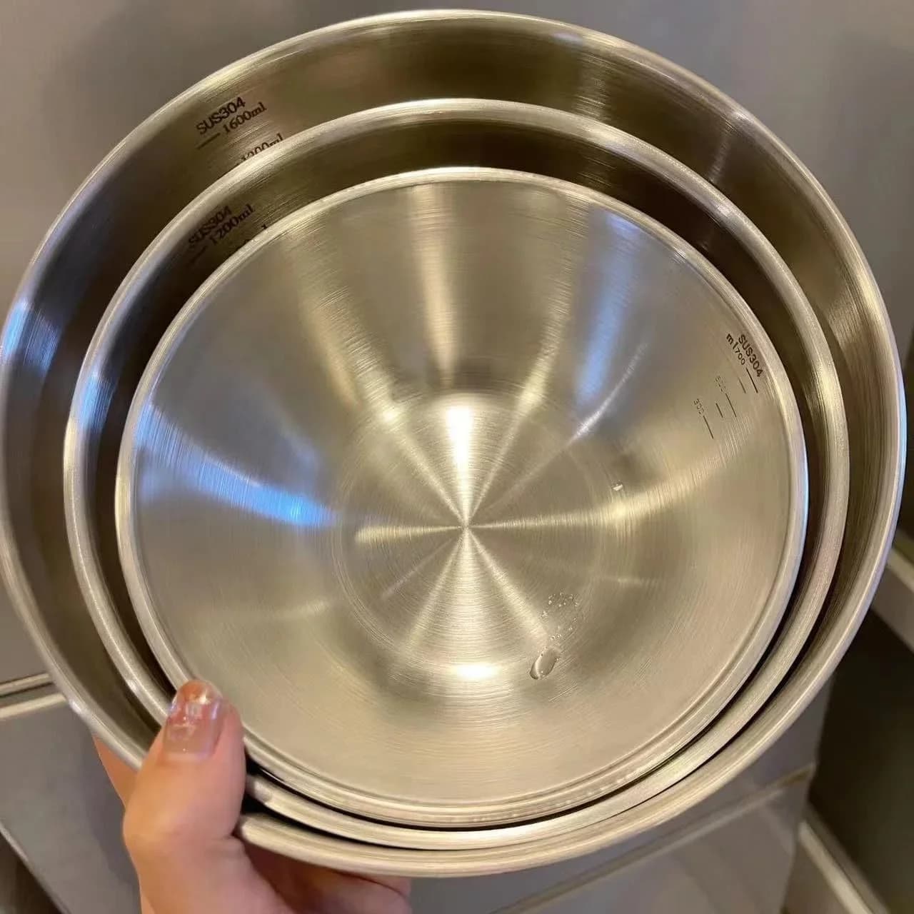 Bộ thau trộn inox có vạch chia dung tích cho làm bánh, nấu nướng và bảo quản thực phẩm nhà bếp